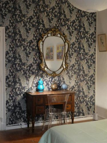 a dressing table with a mirror on a wall at Maison Cavanna - apartment for 6 p in Costigliole dʼAsti