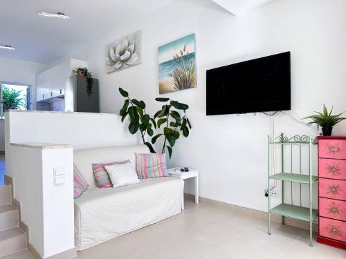 Windmill Hill Cozy Townhouse by BeCherish