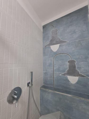 a bathroom with a toilet with two top hats on the wall at PHI-Lampara in Santa Flavia