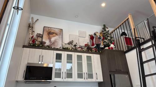 a staircase with christmas decorations on top of a cabinet at Spa - Chalet Sur Les Sentiers du Pic-Bois in Adstock