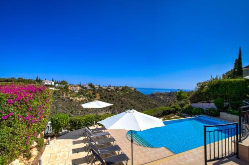 4 bedroom Villa Helidoni with private infinity pool, Aphrodite Hills Resort