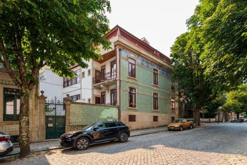 Central Porto Hideaway with Sunny Terrace by Lisbeyond