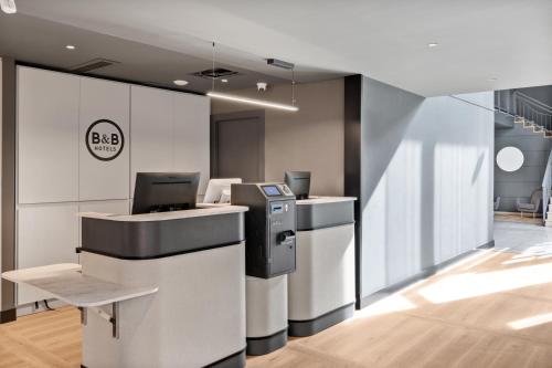 an office with a cash counter with a cash register at B&B HOTEL Barcelona Mollet Porta de Gallecs in Mollet del Vallès