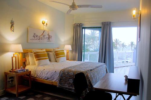 Postel nebo postele na pokoji v ubytování The Waves Beachfront Stay - Gleneagles