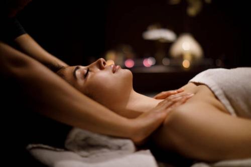 a woman in a towel getting a massage at La Majolique in Namur