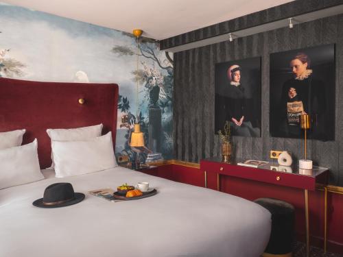 Snob Hotel