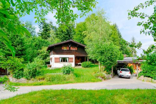Taman di luar Ferienhaus Sinz