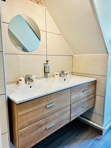a bathroom with a sink and a mirror at Hôtel Restaurant Le Repère in Vizille