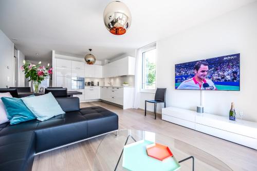 Modern Montreux 2 Bedroom Apartment - Lake View