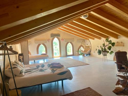 a bedroom with a bed in a room with vaulted ceilings at B&B Masia Katmandú in Cretas