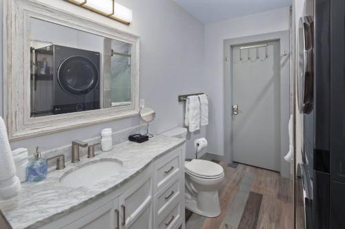 Un baño de Best Location! Walkable30 Min To Gnp5 Min Lake