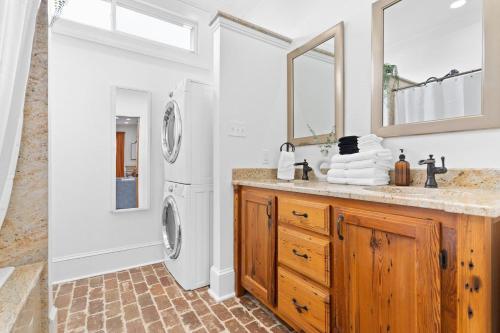 Foto Mid-City 2BR w balcony & chefs kitchen 3