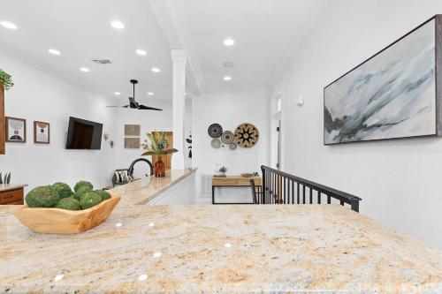 Foto Mid-City 2BR w balcony & chefs kitchen 5