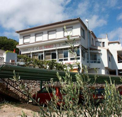 Guesthouse Pensión El Pirineo, Confrides, Spain - Booking.com