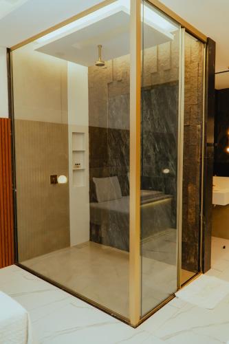 a glass door in a room with a bed at Hotel Dubai in Petrolina