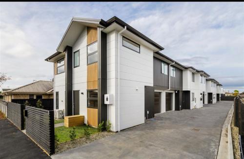 a row of houses on a street at Two Bedrooms With Two Bathrooms in Hamilton