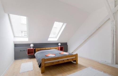 Bright Loft next to the ruin pubs FREE AIRCONDITIONER FREE COFFEE