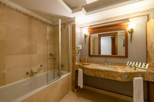 Salle de bains dans l'établissement Nirvana Dolce Vita - Ultra All Inclusive