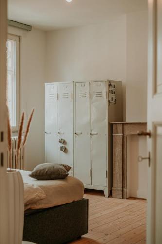 Cama o camas de una habitación en Ruim en charmant verblijf in hartje Ieper