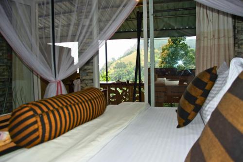 a bedroom with a bed with a view of a window at Secret View Homestay Ella in Ella
