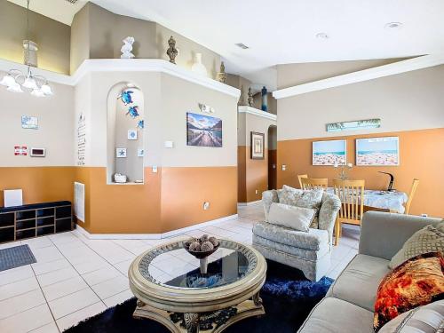 Screened pool & spa resort access near Disney photo 17