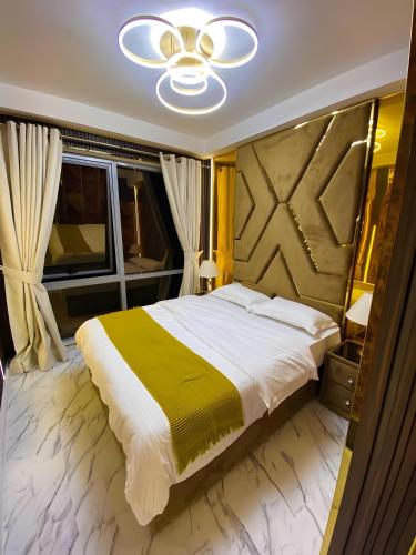Ένα ή περισσότερα κρεβάτια σε δωμάτιο στο Marjan Island Beautiful Apartment Sea Side View Beach Luxury Rooms Ras Al Khaimah UAE