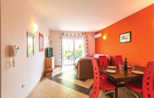 Beautiful Apartment In Makarska With Wifi