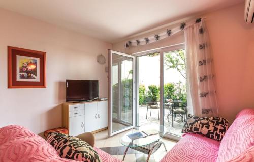 Beautiful Apartment In Makarska With Wifi