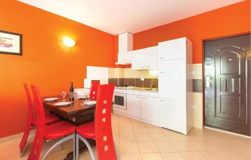 Beautiful Apartment In Makarska With Wifi