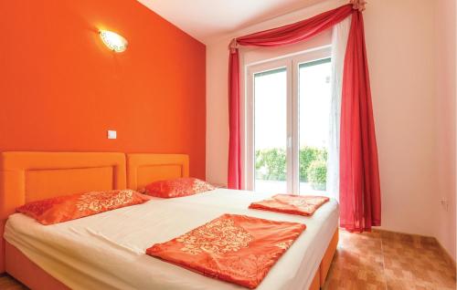Beautiful Apartment In Makarska With Wifi