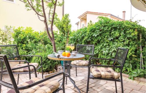 Beautiful Apartment In Makarska With Wifi