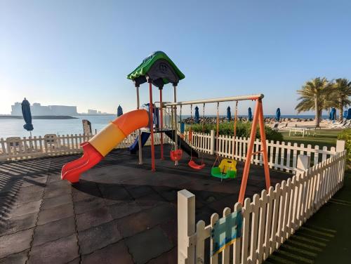 Ο χώρος παιχνιδιού για παιδιά στο Marjan Island Beautiful Apartment Sea Side View Beach Luxury Rooms Ras Al Khaimah UAE