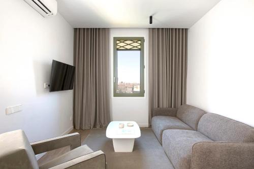 The Diagonal Suites Atic by Sweett