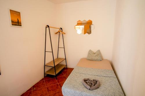 Postel nebo postele na pokoji v ubytování Shared Apartment With Bright Private Patio in Lisboa