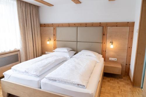 Katil atau katil-katil dalam bilik di Wellnesshotel Mein Almhof Superior
