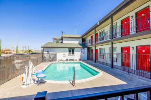 a swimming pool in front of a building at Hotel Avenida Victorville I 15 in Victorville