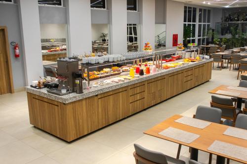 Makanan di atau berdekatan hotel