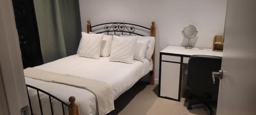 Ένα ή περισσότερα κρεβάτια σε δωμάτιο στο L2809 CBD Apt Ez Access Airport Bus Gym Pool Sauna Paid Parking