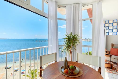 Beachfront Relaxation Apartment - by Welcomely