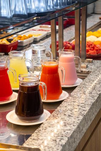 Makanan di atau berdekatan hotel