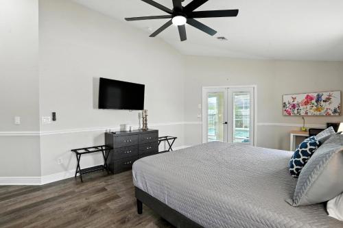 a bedroom with a bed and a flat screen tv at Casa in The Cove in Cape Coral