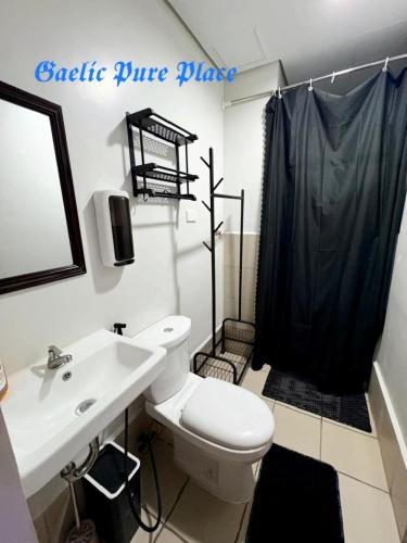 a bathroom with a toilet and a sink and a shower at Gaelic Pure Place in Marilao