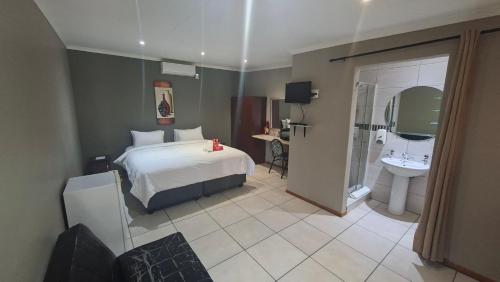 Ένα μπάνιο στο Pofadder Hotel by Country Hotels