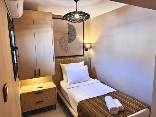 Postel nebo postele na pokoji v ubytování Bodrum Gulet Otel