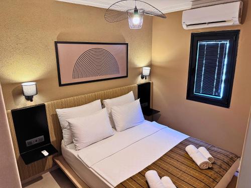 Postel nebo postele na pokoji v ubytování Bodrum Gulet Otel