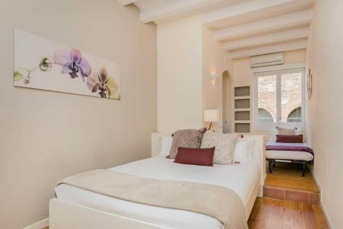 Historical Apartment With Awesome Rooftop