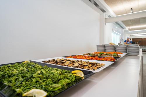 Mad på resortet eller i nærheden