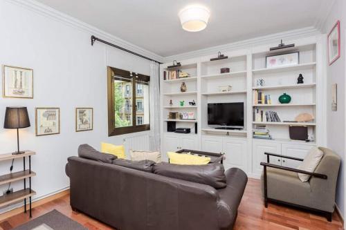 Central 2 Bedroom By Sagrada Familia
