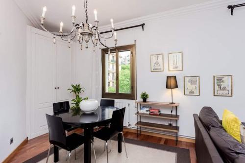 Central 2 Bedroom By Sagrada Familia