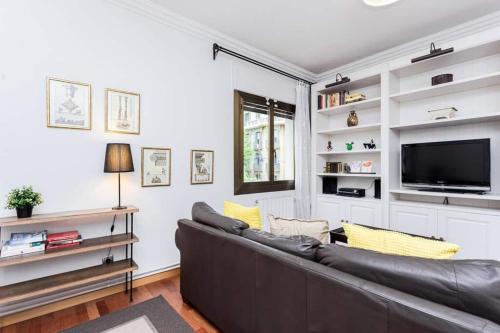 Central 2 Bedroom By Sagrada Familia